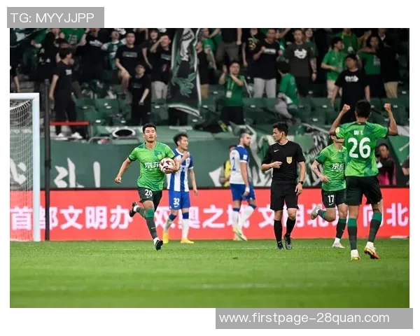 中超激战青岛队迎战上海队双方争夺积分与荣誉的巅峰对决 中超激战青岛队迎战上海队双方争夺积分与荣誉的巅峰对决